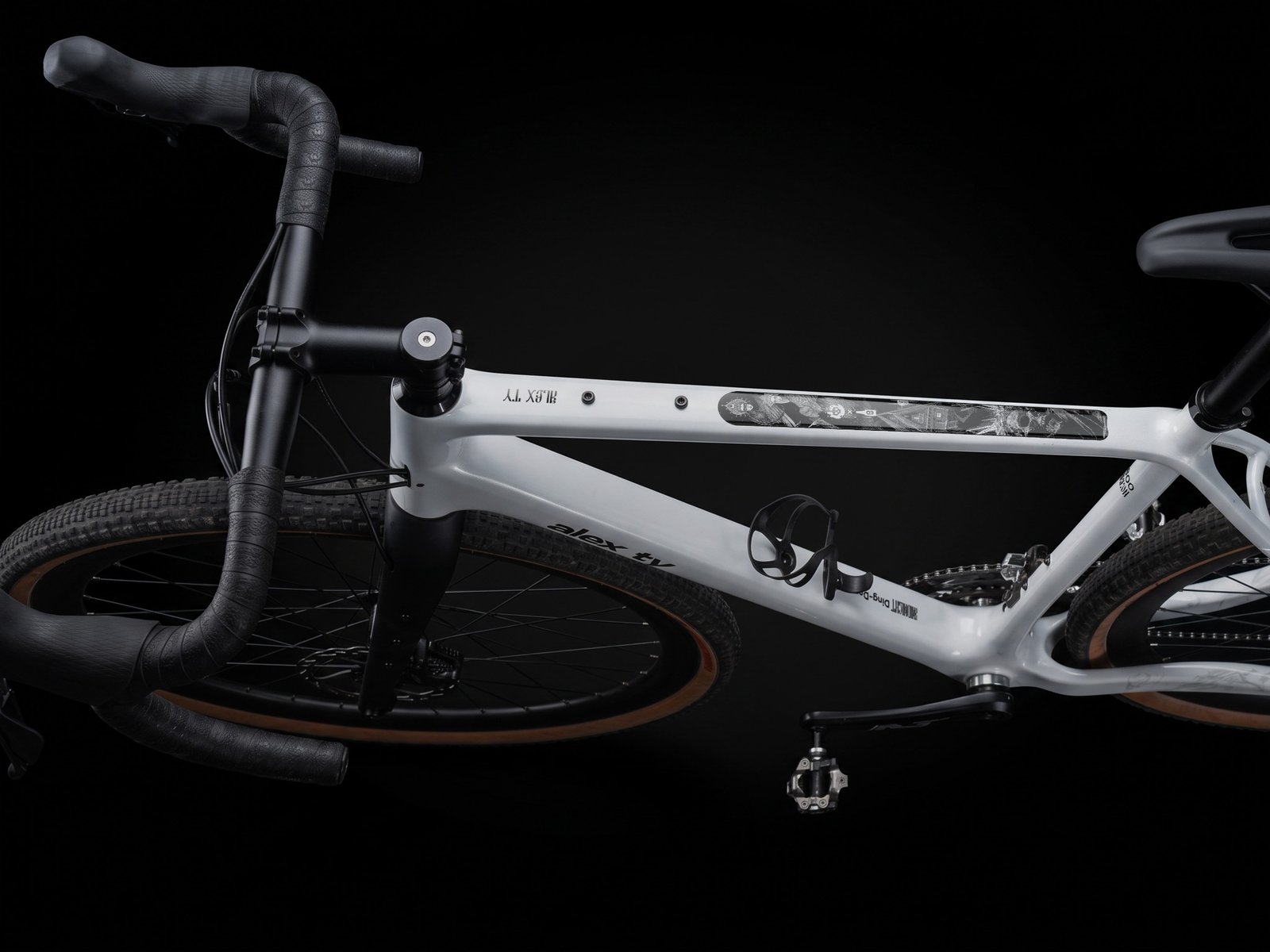 Alex Ty men’s gravel bicycle — cockpit and top tube